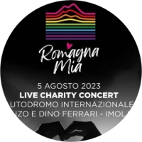 MAGGIO 2023: Concerto per l&#039;Emilia Romagna a Imola: Laura Pausini sul palco